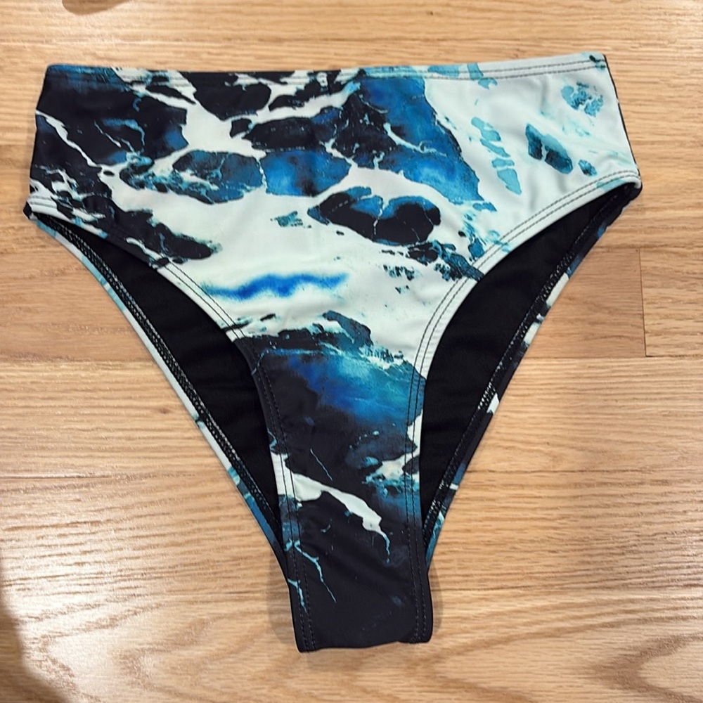 🤍Fashion Nova Blue Ocean-Inspired Bikini Set - Picture 3 of 5